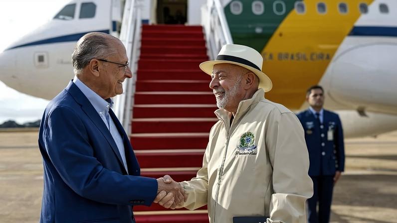 Lula passa a faixa presidencial para Alckmin antes de embarcar para a França: articulações para encontro com Trump e discurso amanhã durante cúpula do G7 - (crédito: Ricardo Stuckert/PR)