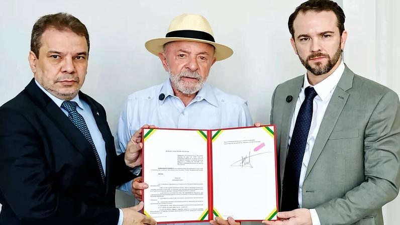 A iniciativa foi anunciada ao lado dos ministros Wellington César Lima e Silva (Justiça) e Dario Durigan (Fazenda) - (crédito: Ricardo Stuckert/PR)