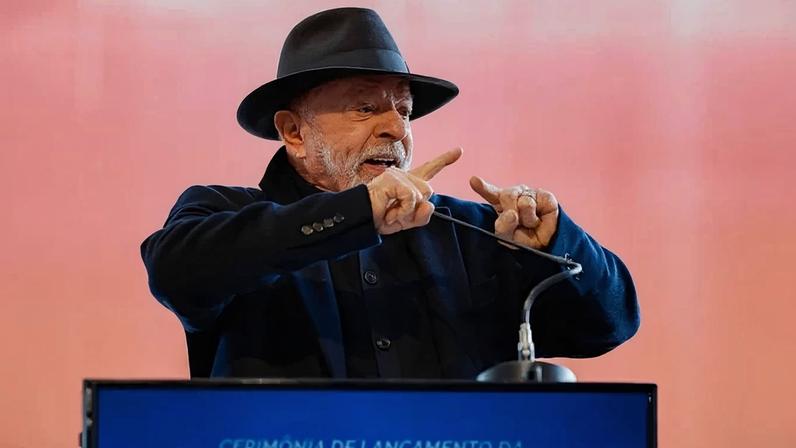 Presidente Lula durante cerimônia de lançamento da Fragata "Cunha Moreira" em Itajaí