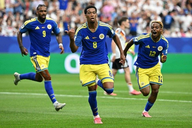 Curacao's players celebrate after scoring agoal during the 2026 World Cup Group E football match between Germany and Curacao at the Houston Stadium in Houston on June 14, 2026. - (crédito: Paul ELLIS / AFP)