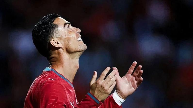 Alex Fergunson se tornou um "pai no futebol" para Cristiano Ronaldo após ele assinar com o Manchester United