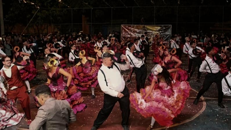 Dançarinos da Quadrilha Afrojunina se apresentam no Festival Território do Batuque, celebrando a cultura popular em Ceilândia - (crédito: Divulgação)