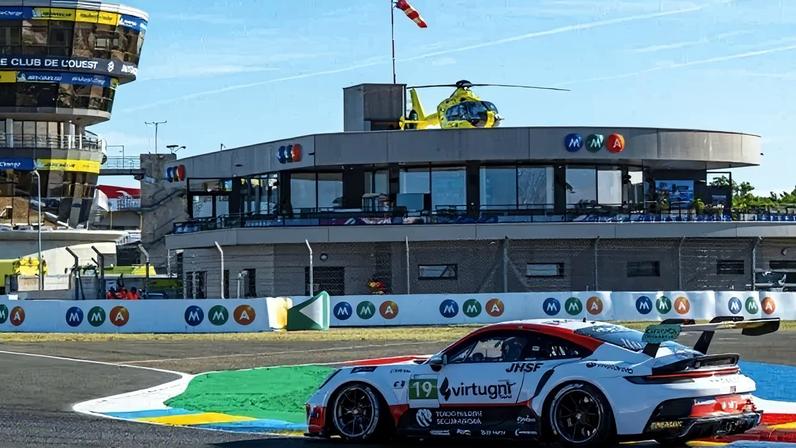 Pipo Massa durante a etapa da Porsche Carrera Cup em Le Mans, onde conquistou pódios e ampliou a liderança na categoria. - (crédito: Divulgação)