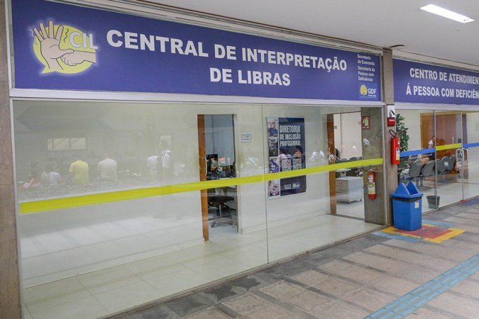 A Central de Interpretação de Libras funciona na Estação do Metrô da 112 Sul, na Praça do Cidadão - (crédito: Matheus Borges/Agência Brasília)