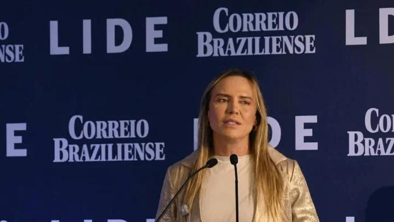 Governadora destacou equilíbrio das contas públicas, solução para desafios do BRB e ampliação dos atendimentos na saúde ao analisar resultado do levantamento - (crédito: Marcelo / CB Press)