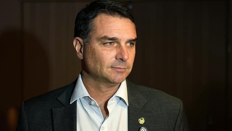 Michelle Bolsonaro ao lado de seus aliados, o senador Eduardo Girão (Novo-CE) e a vereadora de Fortaleza Pricilla Costa (PL-CE), vice-presidente do PL Mulher - (crédito: Reprodução Instagram/Michelle Bolsonaro)