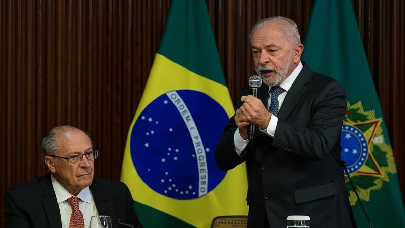 Lula: "Se os Estados Unidos querem problema, não vamos ficar chorando, vamos procurar outros parceiros, vamos vender para quem quiser comprar"