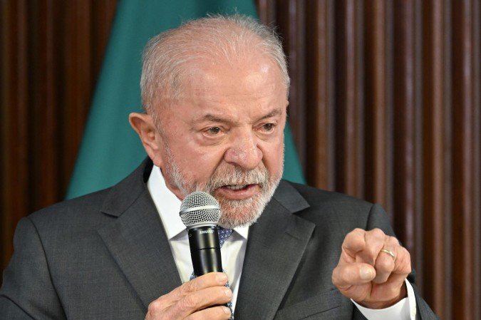 O crime organizado aterroriza comunidades e desvia recursos públicos que deveriam ser direcionados para a construção de escolas, hospitais e estradas