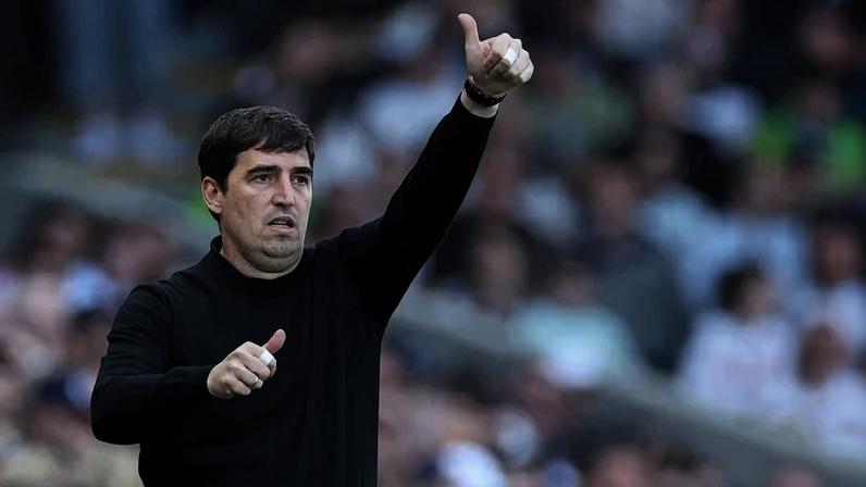 Andoni Iraola Sagarna é um treinador e ex-futebolista espanhol que atuava como lateral-direito. - (crédito: AFP)