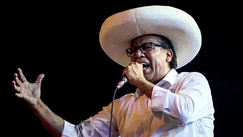 Roberto Sánchez discursa em encerramento da campanha, em Lima: "Abaixo a 'mulher da máfia'!"