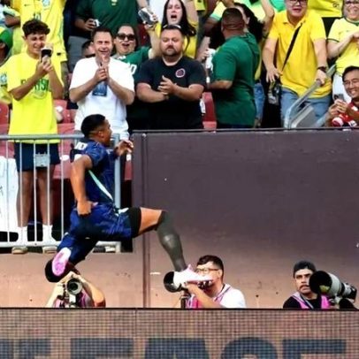 Fotógrafo cai ao registrar comemoração de Endrick