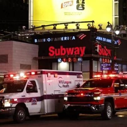 Homem esfaqueia cinco pessoas em estação de metrô de Nova York