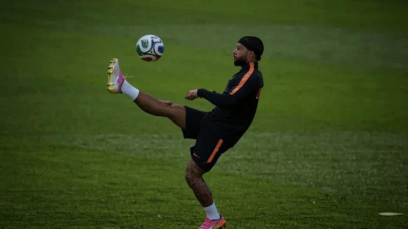 Com Memphis Depay , Holanda quer deixar na lembrança as três finais perdidas - (crédito: JUAN MABROMATA / AFP)