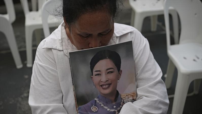 A mourner weeps while holding a photo of Thai princess Bajrakitiyabha Mahidol in front of Chulalongkorn Hospital in Bangkok on June 12, 2026. Thai Princess Bajrakitiyabha Mahidol, the king's eldest daughter, has died aged 47, the royal palace announced on June 12, more than three years after she was hospitalised following a sudden illness. (Photo by Lillian SUWANRUMPHA / AFP)