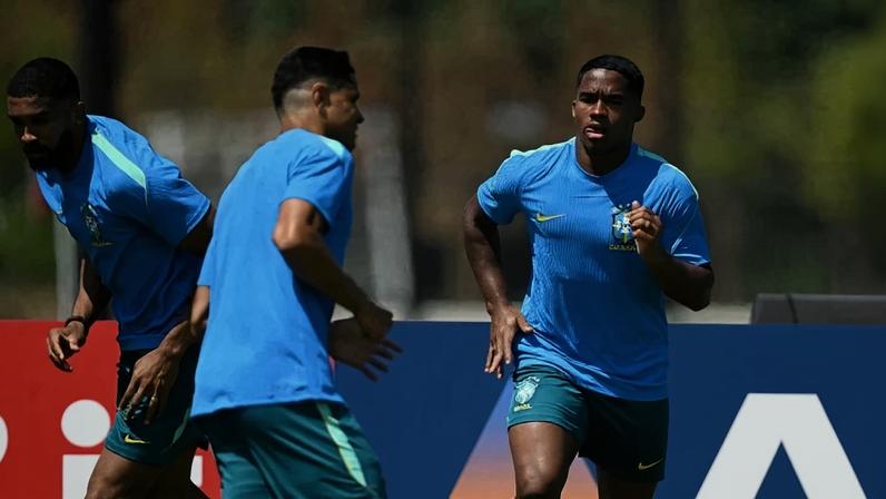 Endrick em treino da Seleção no Columbia Park, em Nova Jersey: brasiliense na fila, atrás do conterrâneo, para estrear na Copa do Mundo - (crédito: Mauro Pimentel/AFP)
