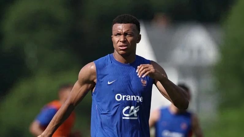 Com Kylian Mbappé e outros astros, França estreia no dia 16 de junho - (crédito: FRANCK FIFE/AFP)