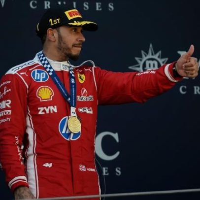 Hamilton celebra vitória na F1 com emoção ao alcançar sonho