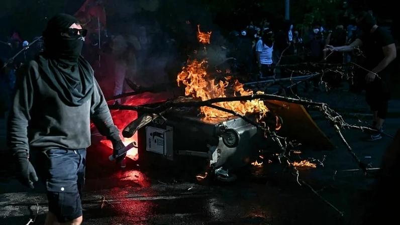 Protestos G7 - (crédito: FABRICE COFFRINI / AFP)
