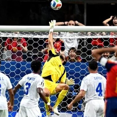 Vozinha se destaca em empate sem gols na abertura da Copa