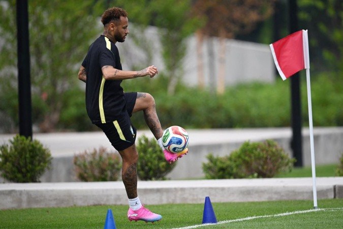 O atacante brasileiro número 10, Neymar, participa de um treino MD-1 no Centro de Treinamento Columbia Park em Morristown, Nova Jersey, em 18 de junho de 2026 - (crédito: MAURO PIMENTEL / AFP)