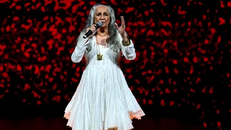 Conhecida como uma das maiores cantoras da história da MPB, Maria Bethânia causa frisson por onde passa, com seu timbre único e músicas populares - (crédito: Foto por PABLO PORCIUNCULA / AFP)