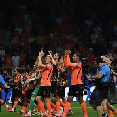 Holanda goleia Suécia por 5 a 1 em jogo da competição