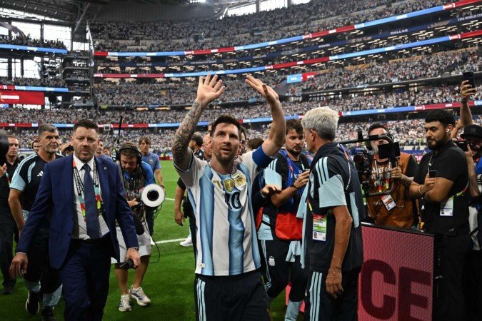 Coincidência histórica liga as trajetórias dos dois maiores astros do futebol, ambos se consolidaram em 2026 como os únicos jogadores a entrarem em campo em seis edições do Mundial - (crédito: Paul ELLIS / AFP)