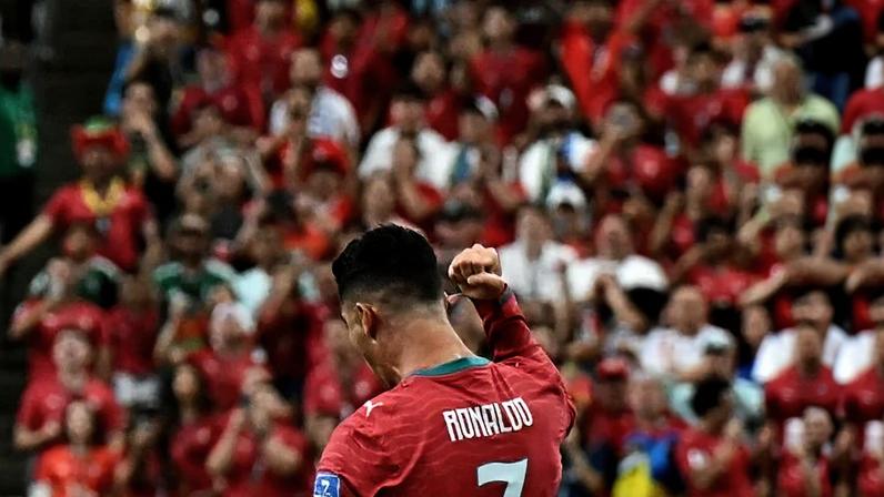 Aos 41 anos, o português Cristiano Ronaldo chega inspirado após marcar duas vezes contra o Uzbequistão e se tornar o primeiro atleta a fazer gols em seis Copas - (crédito: RONALDO SCHEMIDT / AFP)