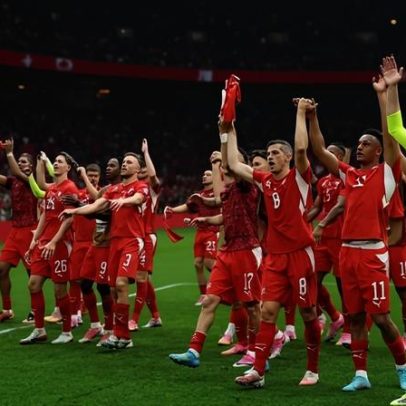 Suíça vence Canadá 2-1 e lidera o Grupo B
