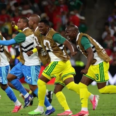 África do Sul avança pela primeira vez aos mata-mata da Copa