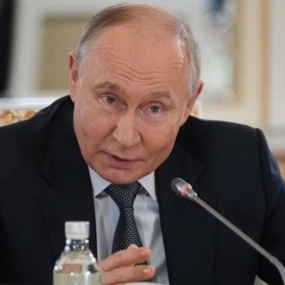 Após pedido de Zelensky, Putin diz não ver motivos para encontro