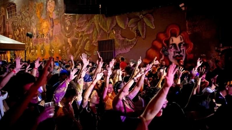 Baile da Sarau-Vá terá transmissão de Brasil X Marrocos neste sábado (13/6) - (crédito: Nina Quintana/Divulgação)