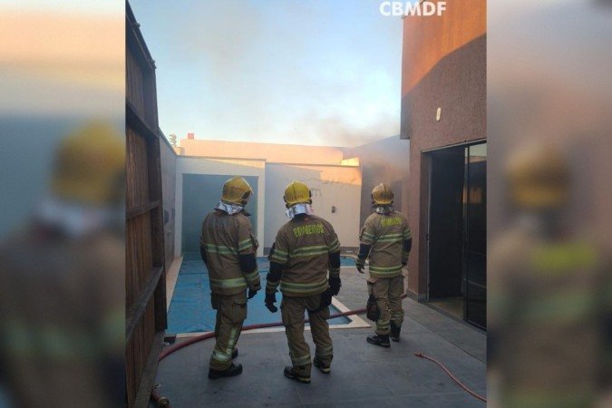 Incêndio atingiu a residência, mas não feriu ninguém - (crédito: Reprodução: CBMDF)