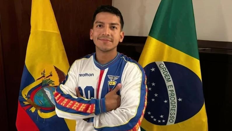 Para Diego, vestir a camisa da seleção e compartilhar a torcida com outros conterrâneos é uma forma de preservar a identidade - (crédito: Paulo Gontijo/CB/D.A.Press)