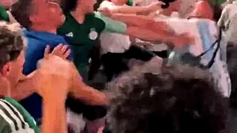 Pancadaria envolveu torcedores de Argentina e Argélia na Times Square - (crédito: Reprodução de vídeo)