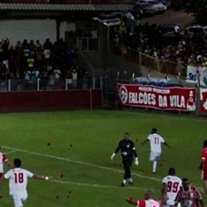 Final em MG termina com invasão de campo e tentativa de agressão a árbitros