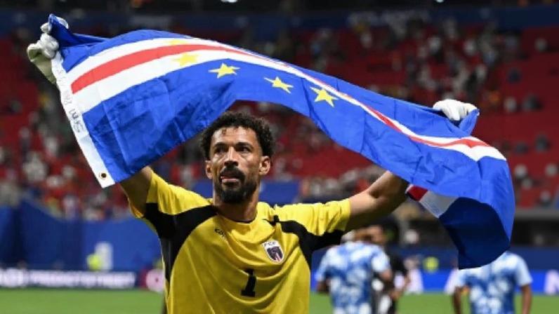 Com resultado, país da costa noroeste da África faz história na primeira participação em Copas do Mundo - (crédito: ROBERTO SCHMIDT / AFP)