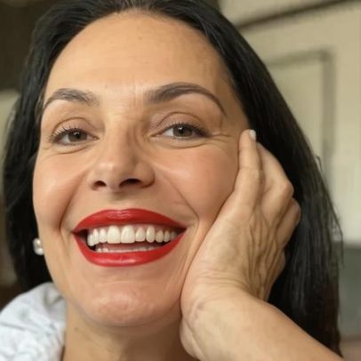 Carolina Ferraz nega retorno às novelas e apresenta motivo contundente