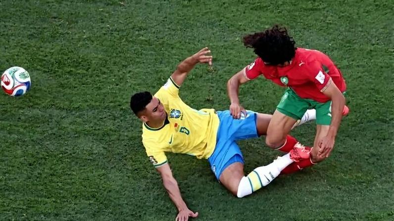Cão de guarda, Casemiro está com o alerta ligado para cartões amarelos, após ser advertido contra Marrocos - (crédito: Al Bello/AFP)