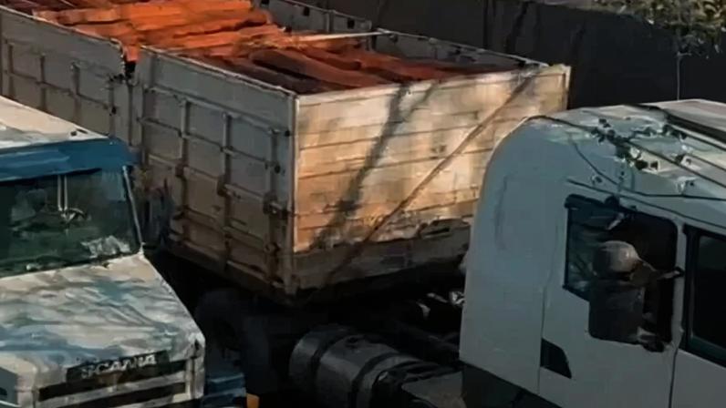 Imagens da Receita mostram caminhões com carga apreendida - (crédito: Reprodução/Instagram/@receita_federal)