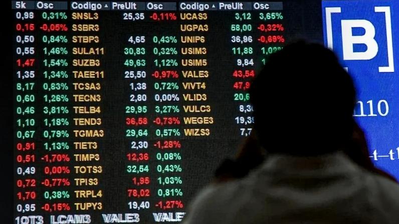 A fuga de dólares contribuiu para a queda histórica da da Bolsa de Valores de São Paulo (Bovespa) em maio - (crédito: AFP / Miguel SCHINCARIOL)