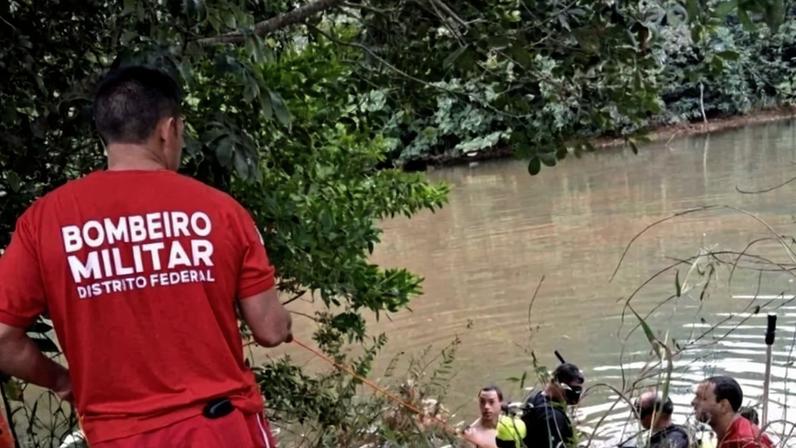 Vítima foi localizada pelos bombeiros após 37 minutos de buscas - (crédito: Divulgação CBMDF)