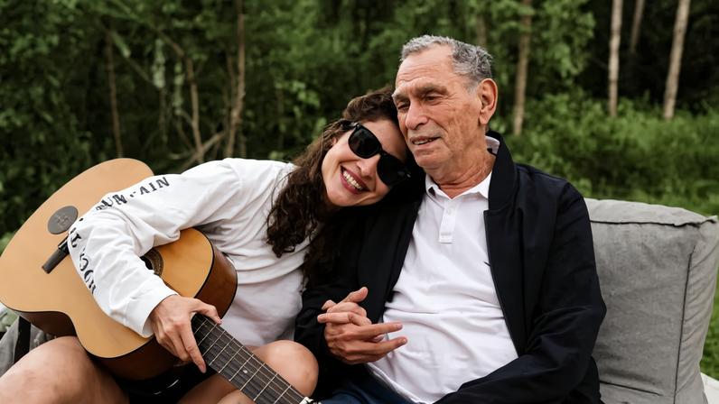 Jorge Mautner e Cecília Beraba apresentam pocket show gratuito com bate-papo sobre sua trajetória - (crédito: Divulgação)
