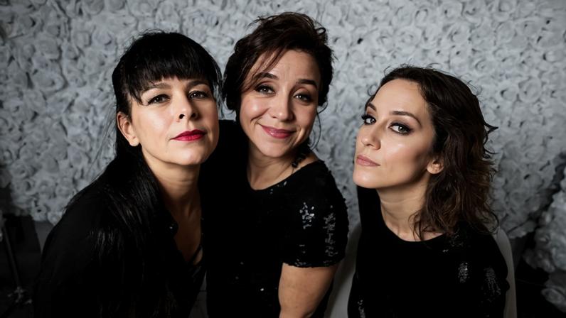 Taciana Barros, Marisa Orth e Karina Buhr no espetáculo Amar e mudar as coisas: Belchior - 80 anos - (crédito: José de Holanda)