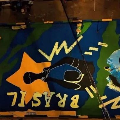 Rua onde mais de 60 corpos foram enfileirados vira pintura em verde e amarelo