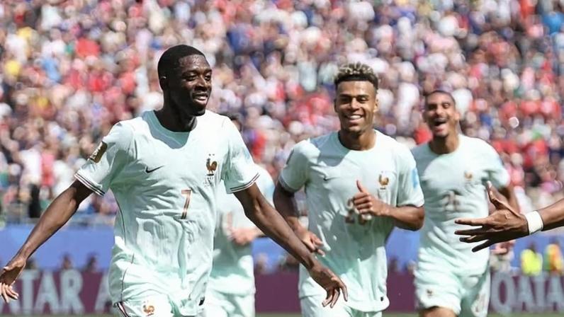 Dembelé celebra o primeiro hat-trick pela seleção francesa - (crédito: Franck Fife/AFP)