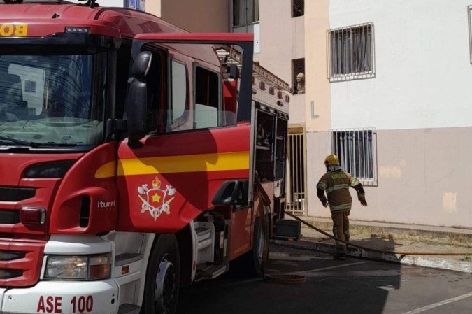 As equipes chegaram ainda no início das chamas, conseguindo contê-las sem que o local tivesse maiores danos - (crédito: CBMDF/Divulgação)
