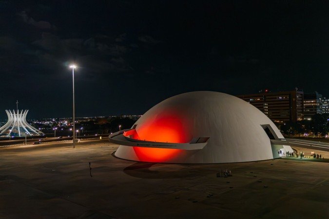 Museu Nacional iluminado em homenagem à imigração japonesa no Brasil - (crédito: Eiiti Yuri )