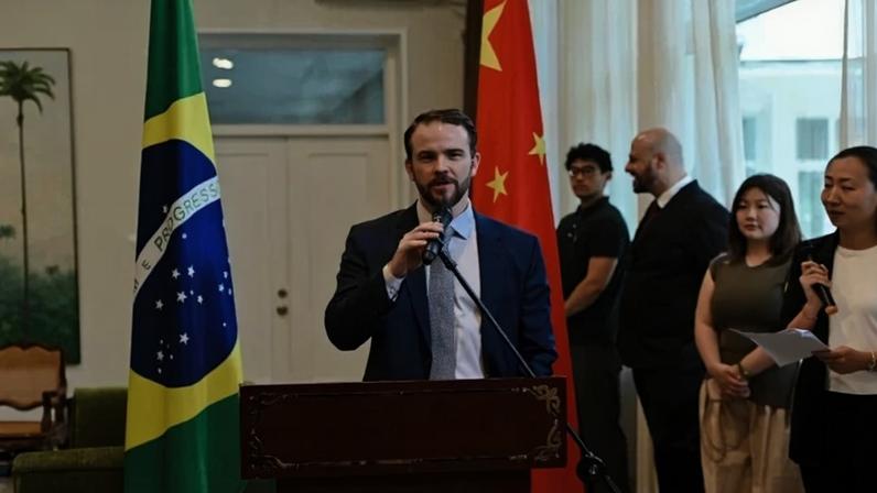 Durigan, em agenda na China: anúncio de medidas adicionais de controle às bets e críticas aos governos de Michel Temer e Jair Bolsonaro - (crédito: Divulgação/Ministério da Fazenda)