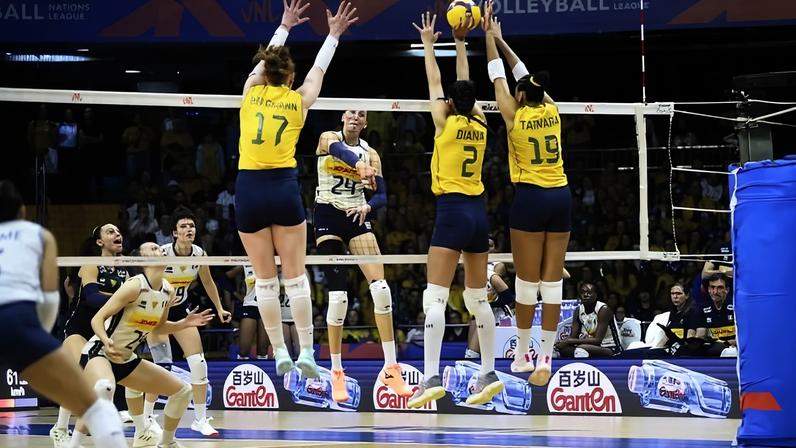 Brasil derrota a Itália por 3 sets a 2 e volta a vencer as europeias após dois anos - (crédito: Matheus Oliveira / Esp CB/ DA Press)